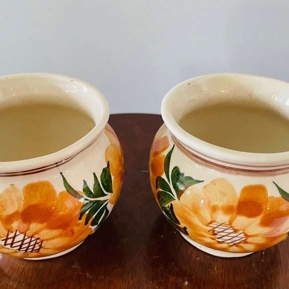 Pair Mexican vintage hand-painted ceramic planters with orange flowers - Picture 3 of 5